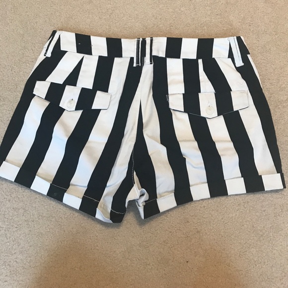 Shorts - Picture 2 of 4